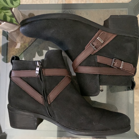 BUSSOLA Alesia Strap Ankle Boots - Picture 6 of 13